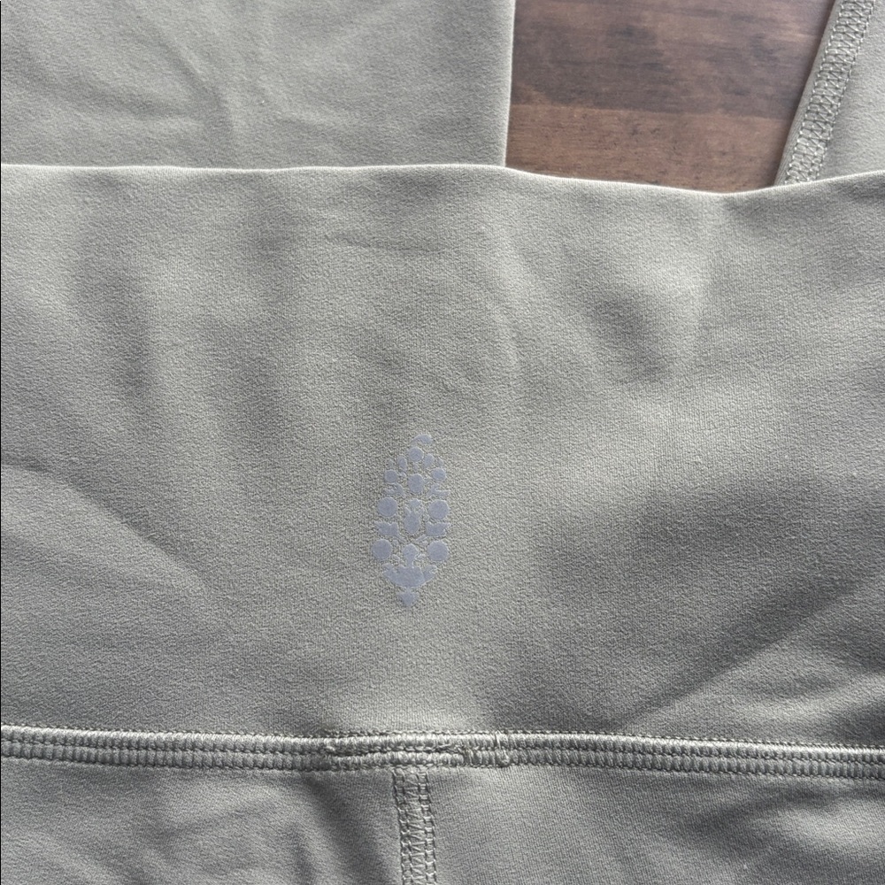 FP MOVEMENT FREE PEOPLE Never Better Capri Legging Small Sage Stone Army Green - Picture 6 of 7